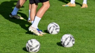 Rabiat ging es bei einer „Aussprache“ in der Kabine des Fußballklubs zu.