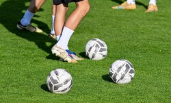 Rabiat ging es bei einer „Aussprache“ in der Kabine des Fußballklubs zu.