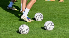 Rabiat ging es bei einer „Aussprache“ in der Kabine des Fußballklubs zu.