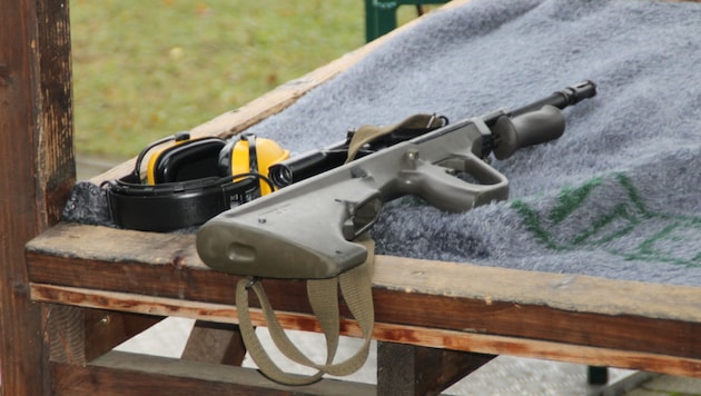Am Truppenübungsplatz Bruckneudorf wurde ein Rekrut bei Schießübungen mit dem Sturmgewehr ...