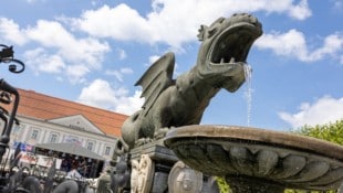 Der Lindwurm ist das Wahrzeichen von Klagenfurt.