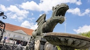 Der Lindwurm ist das Wahrzeichen von Klagenfurt.