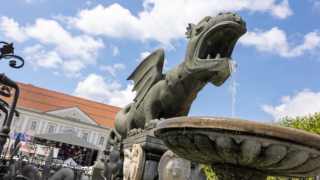 Der Lindwurm ist das Wahrzeichen von Klagenfurt.