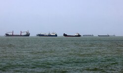 Vor Sri Lanka, Pakistan und Malaysia liegen Tanker, weil die iranischen Häfen blockiert sind. ...