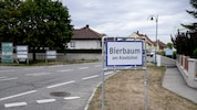 Der kleine Ort Bierbaum am Kleebühel mit 295 Einwohnern ist eigentlich sehr ruhig und friedlich, ...
