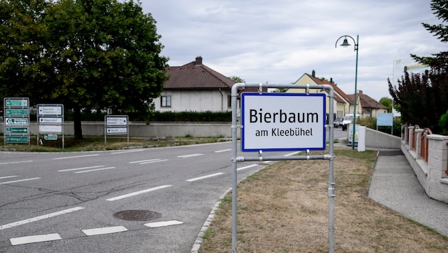 Der kleine Ort Bierbaum am Kleebühel mit 295 Einwohnern ist eigentlich sehr ruhig und friedlich, ...