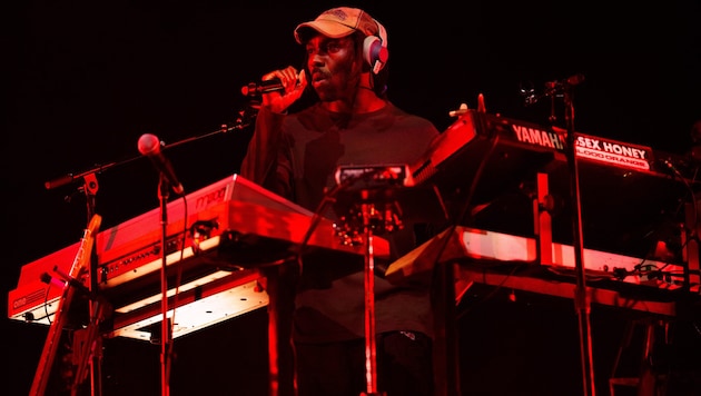 Mit reichhaltigem Instrumentarium und noch mehr Spielfreude absolvierte Dev Hynes aka Blood ...
