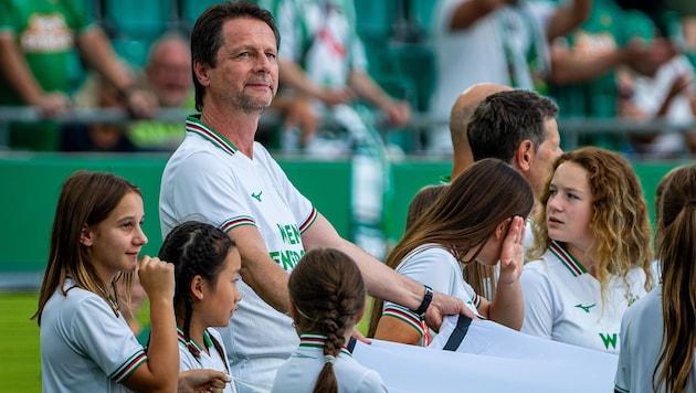 Peter Schöttel und Co. präsentierten das neue Trikot von Rapid.
