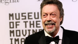 Als Pennywise und Dr. Frank-N-Furter wurde er weltberühmt. Jetzt ist Tim Curry im Alter von 80 ...