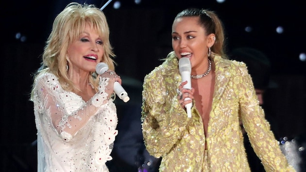Nach dem Tod von Dolly Parton nahm Miley Cyrus nun mit bewegenden Worten Abschied von ihrer ...