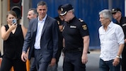 Die Regierung von Pedro Sanchez (li., Ende Juli in Ceuta) will nach dem Massenansturm auf die ...