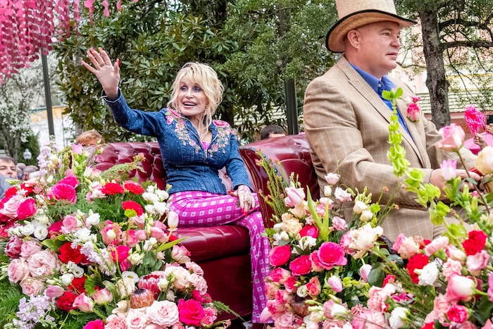 Dolly Parton bei einem Besuch in „Dollywood“ vor zwei Jahren