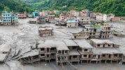 Am Mittwoch kam es an der Grenze zwischen Tibet und Nepal zu einer gewaltigen Sturzflut. ...