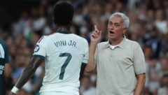 Real-Coach José Mourinho (re.)
