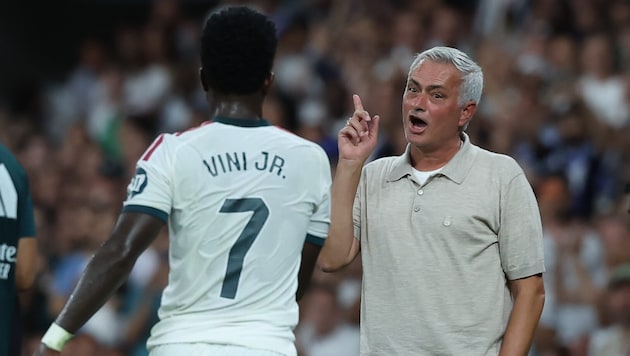 Real-Coach José Mourinho (re.)
