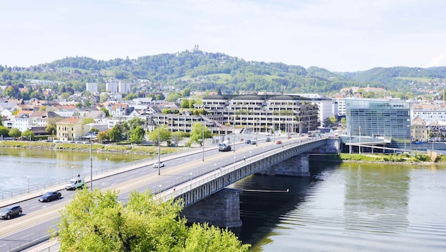 Vom Magistrat im Neuen Rathaus aus wurden die umstrittenen neuen Abläufe bei der Stadtreinigung ...