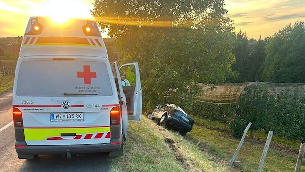 Der Fahrer krachte gegen den Baum