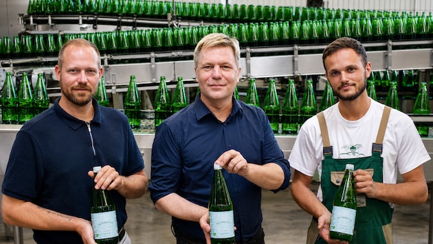 Produktionsleiter Daniel Wurzinger, Geschäftsführer Patrick Sax und der stellvertretende ...