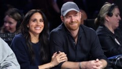 Harry und Meghan haben sich gegen einen Linienflug entschieden und blätterten für einen ...