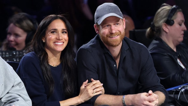 Harry und Meghan haben sich gegen einen Linienflug entschieden und blätterten für einen ...