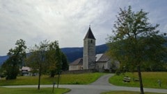 Die katholische Kirche von Weißbriach erscheint klein, birgt aber interessante Überraschungen.