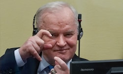 Der Kriegsverbrecher Ratko Mladić ist im Alter von 83 Jahren in einem Gefängniskrankenhaus ...