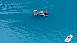 Die Einsatzkräfte scheiterten daran, in 160 Metern Tiefe eine Sicherheitsleine am Flugzeug-Wrack ...