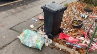 zVg Rund um das Gemeindebauhaus türmt sich der Müll – die Stimmung ist aggressiv.