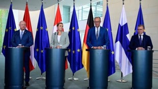 Treffen der „sparsamen“ Regierungschefs in Berlin (von links): Christian Stocker, Mette ...