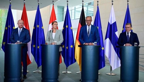 Treffen der „sparsamen“ Regierungschefs in Berlin (von links): Christian Stocker, Mette ...