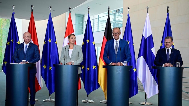 Treffen der „sparsamen“ Regierungschefs in Berlin (von links): Christian Stocker, Mette ...