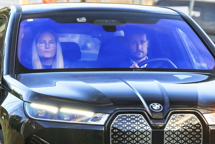 Mette-Marit und Haakon kehrten abends zurück ins Rikhospitalet in Oslo. Die Kronprinzessin ...