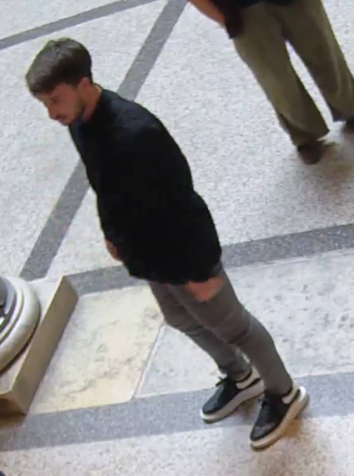 Die gesuchten Personen sind beide zwiscehn 170-175 cm groß und haben eine schlanke Statur, ...
