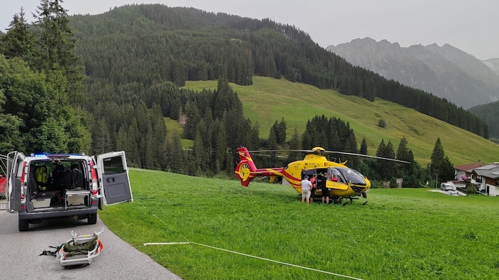 Die Schwerverletzte musste in die Innsbrucker Klinik geflogen werden.