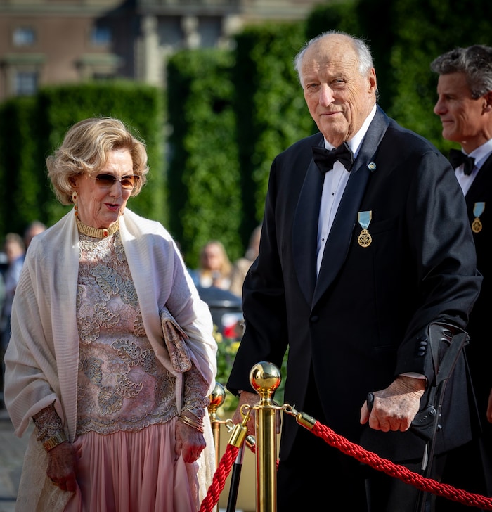 Noch im Juni besuchten Königin Sonja und König Harald die Feierlichkeiten zum 50. Hochzeitstag ...