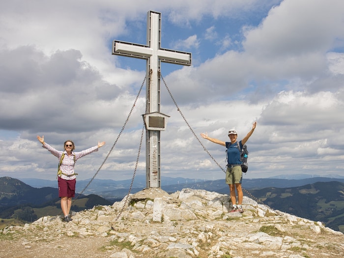 Stimmungsvolles Erinnerungsfoto am Gipfel des Plankogels, der auf 1531 Meter liegt.