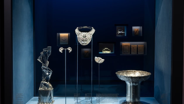 Das Collier bei der Ausstellung „Glanzstücke“ vor dem Coup