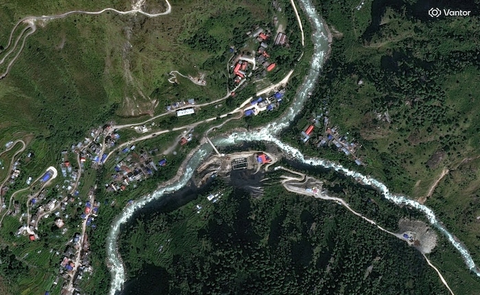 Satilitenbilder von der Flut in Nepal