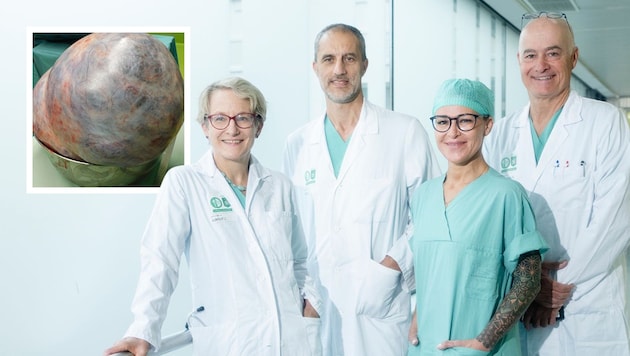 Abteilungsleiter für Gynäkologie, Karl Tamussino (rechts), mit dem OP-Team Ursula Aldenhoff, ...