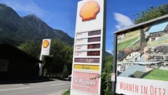 Erschreckende Werte warten auf Autofahrer bei der Tankstelle.