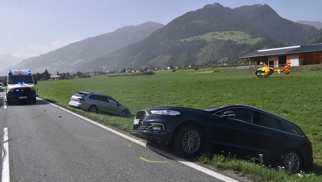 Die beiden Fahrzeuge wurde in die Böschung geschleudert.