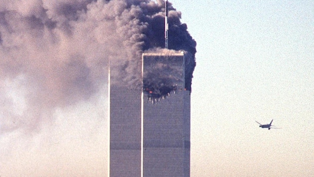 Das Bild des brennenden World Trade Centers in New York und das Entsetzen, als das zweite ...