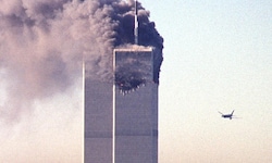 Das Bild des brennenden World Trade Centers in New York und das Entsetzen, als das zweite ...