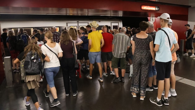 Ein gewohntes Bild: dichtes Gedränge in der U1-Station Hauptbahnhof/Südtiroler Platz, an einem ...