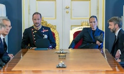König Haakon und Kronprinzessin Ingrid Alexandra steht die Trauer ins Gesicht geschrieben.