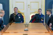 König Haakon und Kronprinzessin Ingrid Alexandra steht die Trauer ins Gesicht geschrieben.