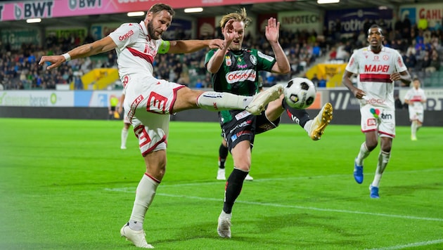 Daniel Maderner (li.) will sich mit vollem Einsatz zurück in die Startelf spielen.