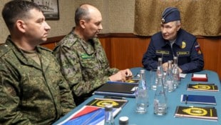 Kriegsherr Putin in neuer Uniform. Das gesamte öffentliche Leben in Russland wird militarisiert.