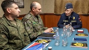 Kriegsherr Putin in neuer Uniform. Das gesamte öffentliche Leben in Russland wird militarisiert.