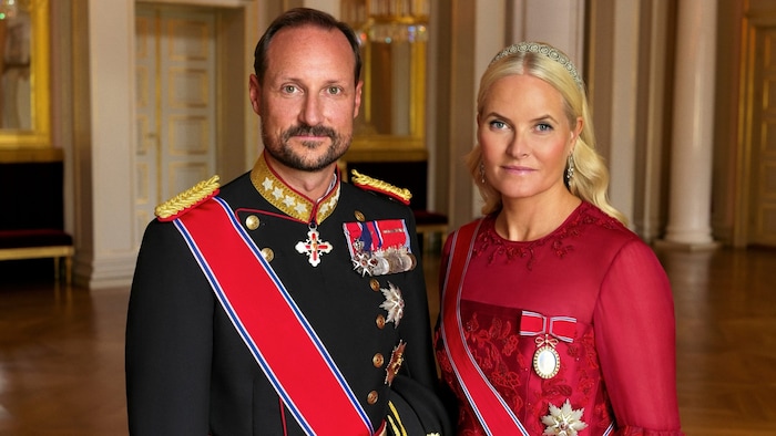 Die Skandale der letzten Monate haben Haakon nicht geschadet: Die Norweger stehen hinter ihrem ...